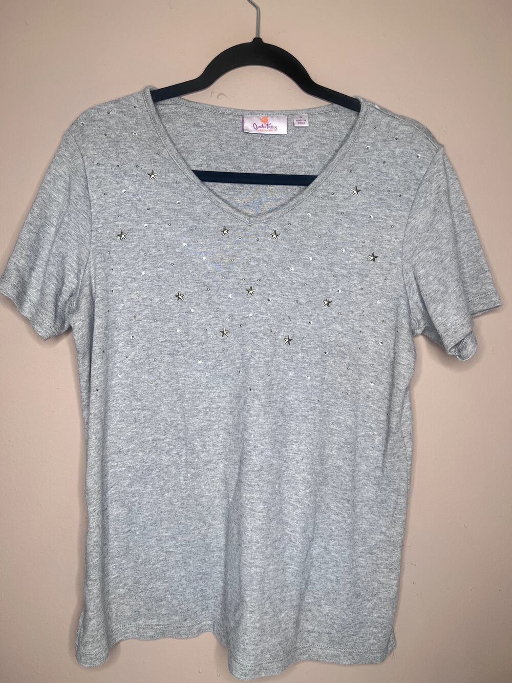 Quacker Factory Grey Rhinestone Star Studded V-Neck T-Shirt Top Small S
